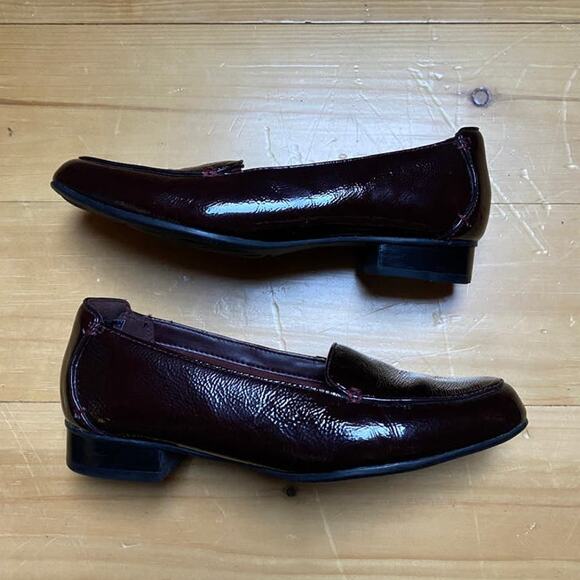 Clarks Loafers Maroon - Picture 1 of 8